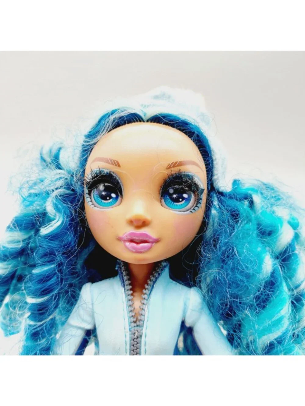 Rainbow High Winter Break Skyler Bradshaw Articulated Doll Blue Hair READ